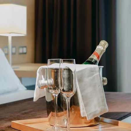 فندق Hesperia 4*