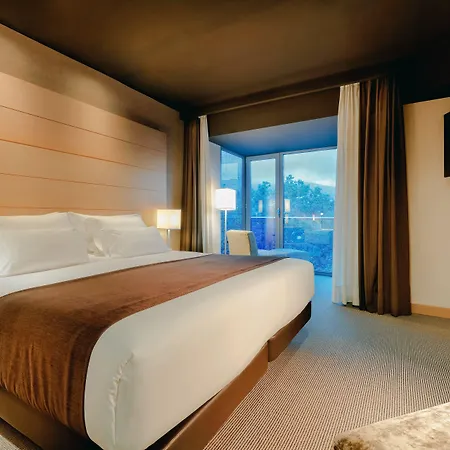 فندق Hesperia 4*